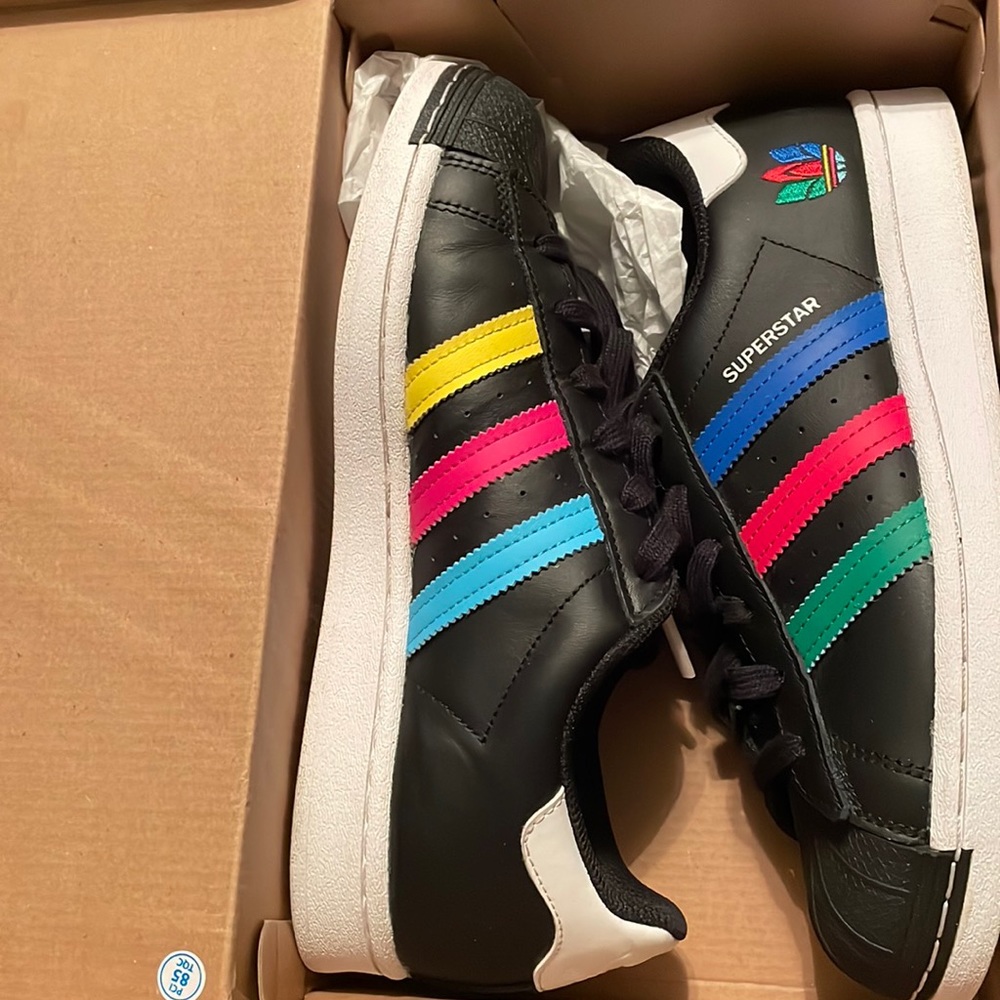 Adidas superstar kids 6.5 sneakers